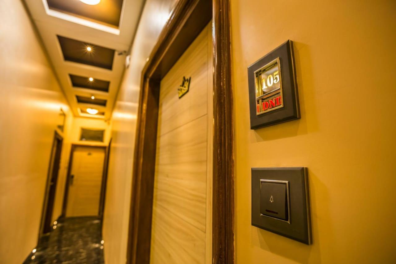 Hotel Golden Crown, Mumbai